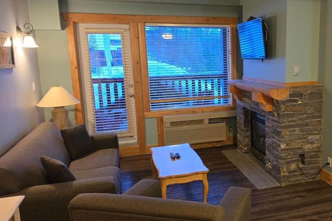 Cornerstone Lodge By Park Vacation Management Fernie Exterior foto