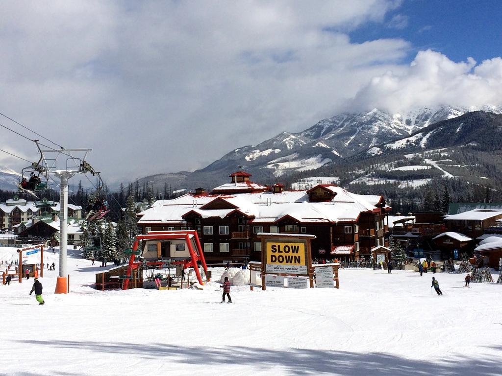 Cornerstone Lodge By Park Vacation Management Fernie Exterior foto