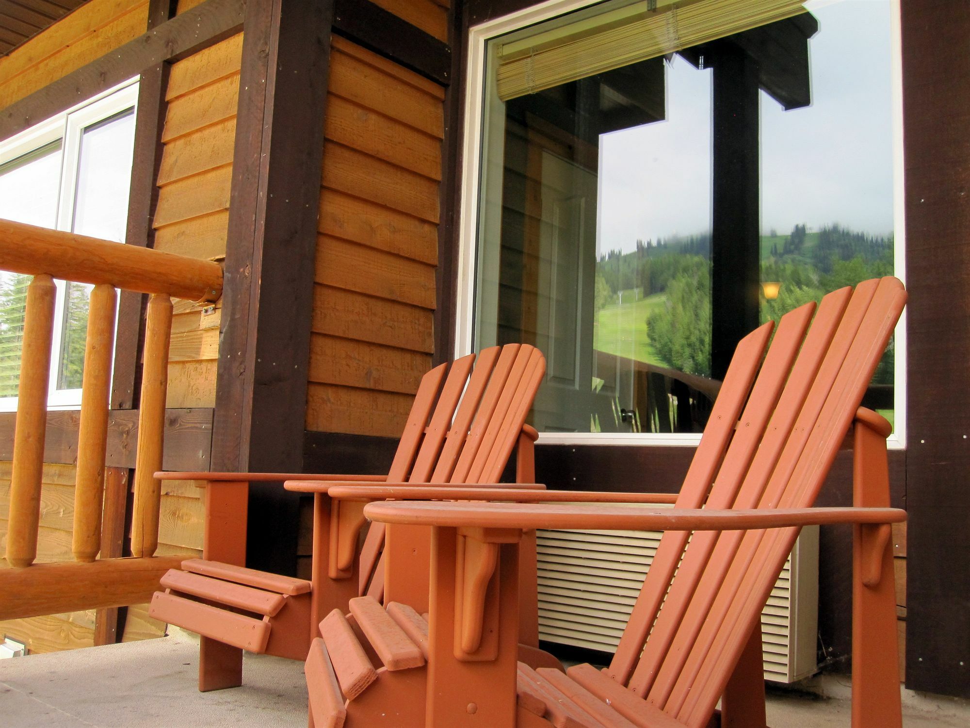 Cornerstone Lodge By Park Vacation Management Fernie Exterior foto